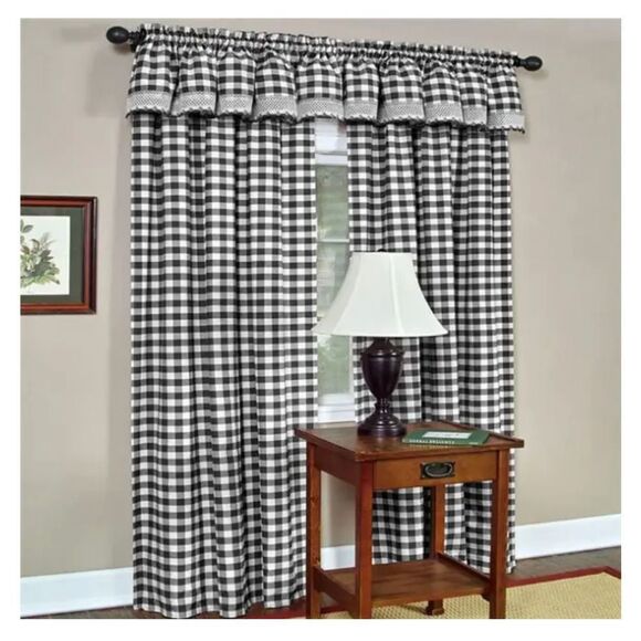 Buffalo‎ Check Window Curtain Panel. - Picture 2 of 5